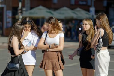 Group of teen girls talking