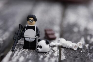 picture of male lego figure with gun